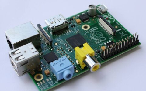 最初的 raspberry pi pc 今天已经 10 岁了